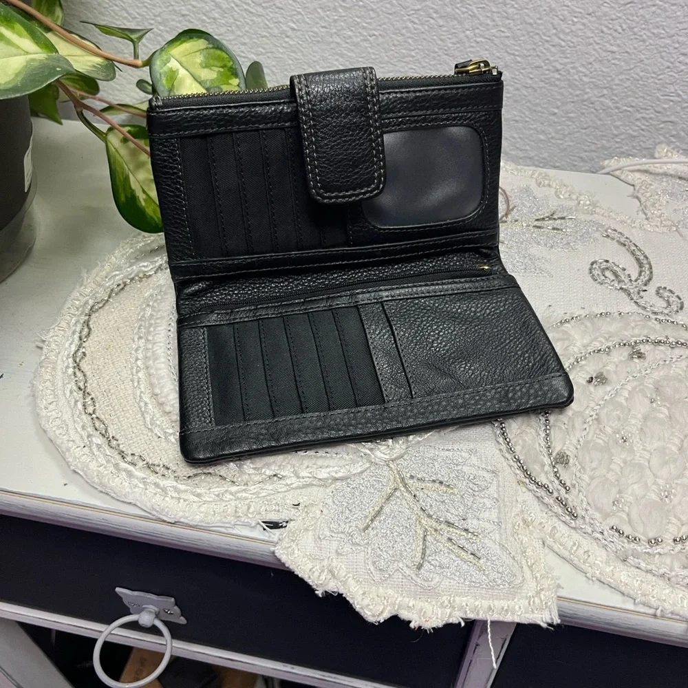 EUC Fossil Emma Pebbled Leather Bi-Fold Wallet Clutch